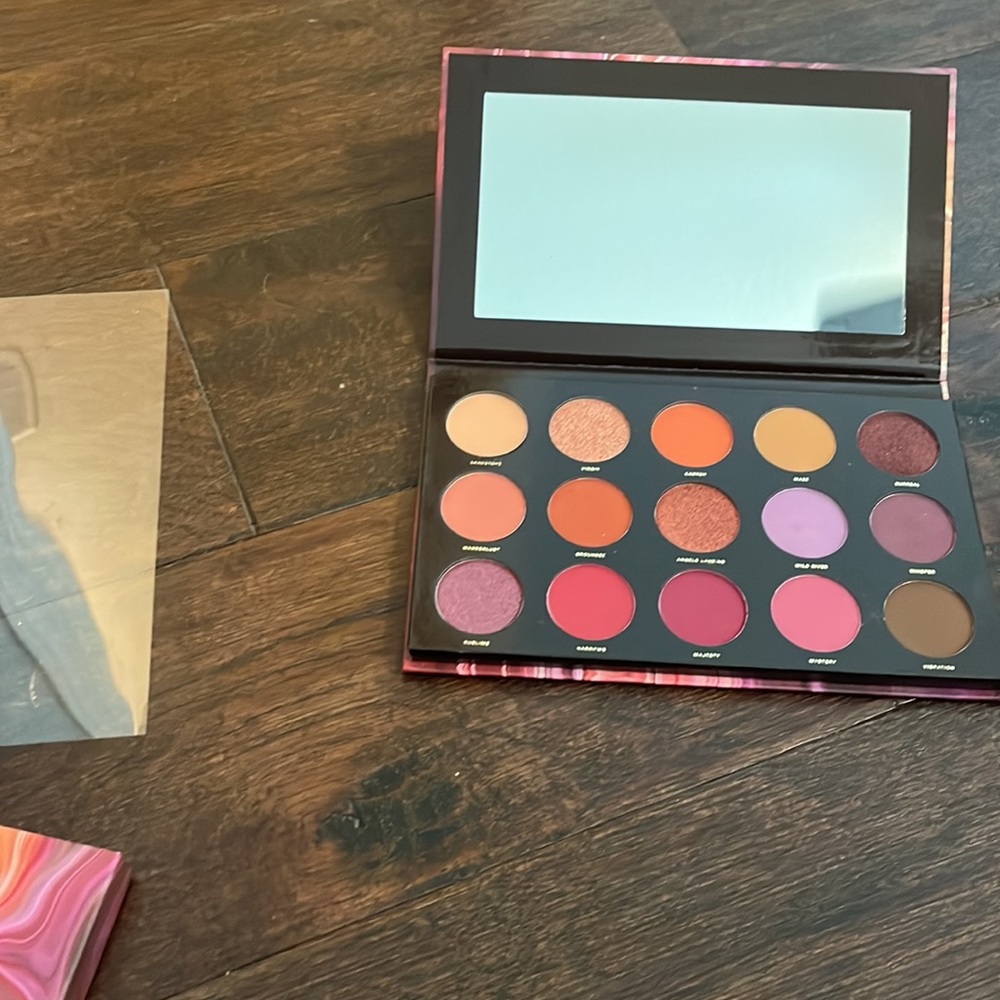 Hipdot’s Zion Pressed Pigment Eye Shadow Palette - Picture 4 of 9